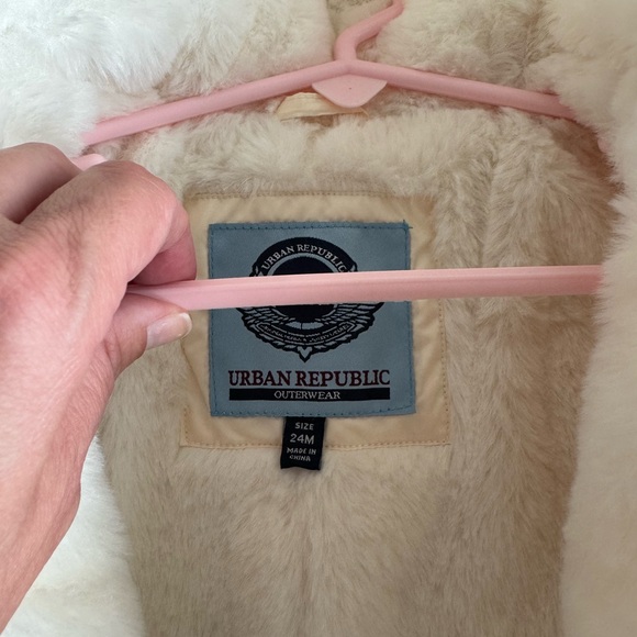 Urban Republic Outerwear Snowsuit with Footies Cream and Navy 24M - Picture 4 of 7